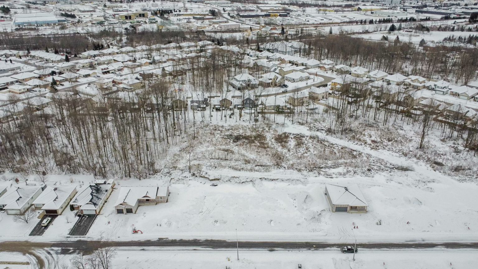 Shearer Drive, Bridlewood Subdivision, Brockville & Ray